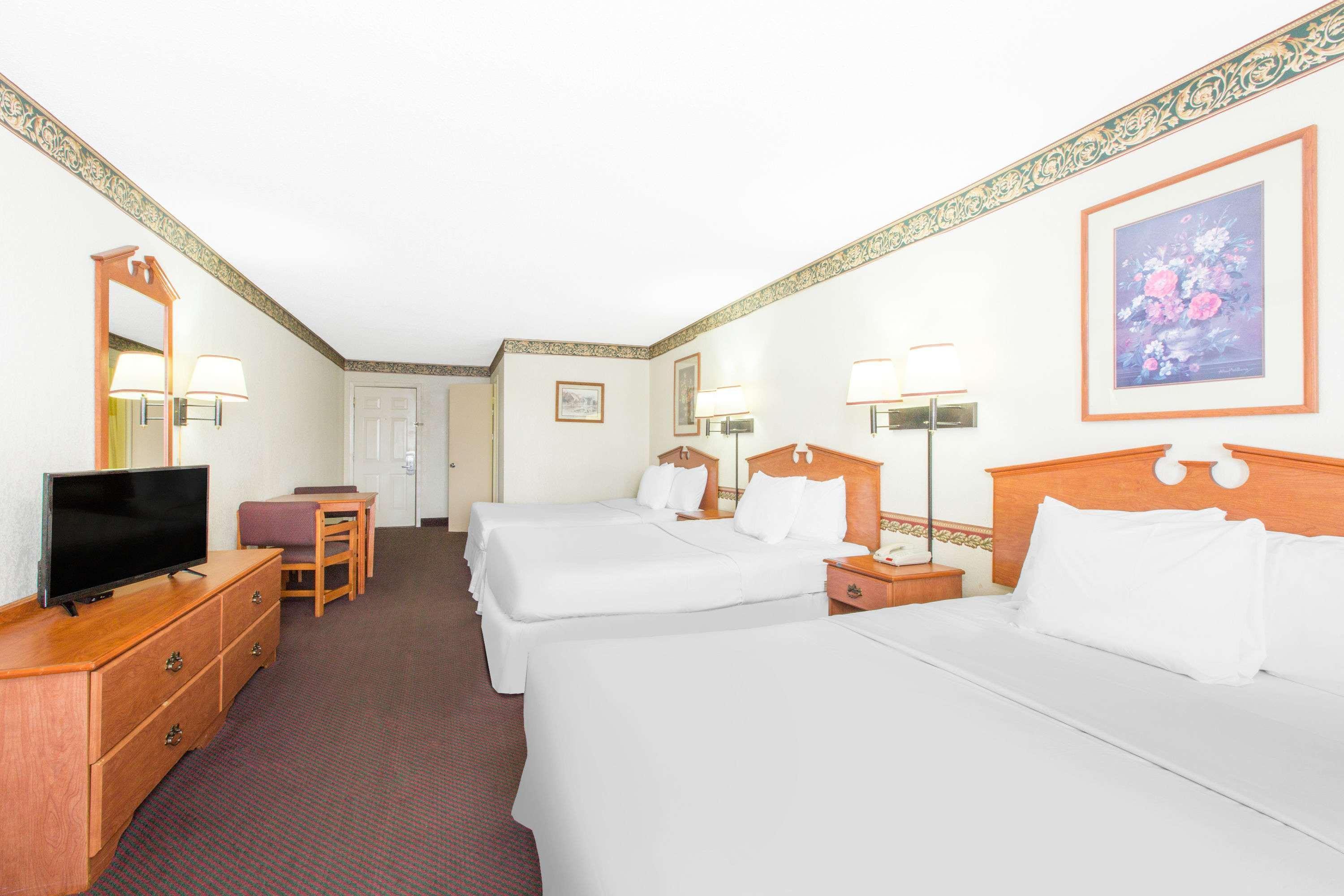 Days Inn & Suites By Wyndham Marshall Exterior foto